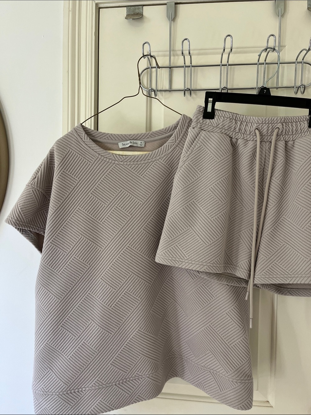 Women’s Quilted Drawstring Athletic Shorts in Taupe - Unbranded